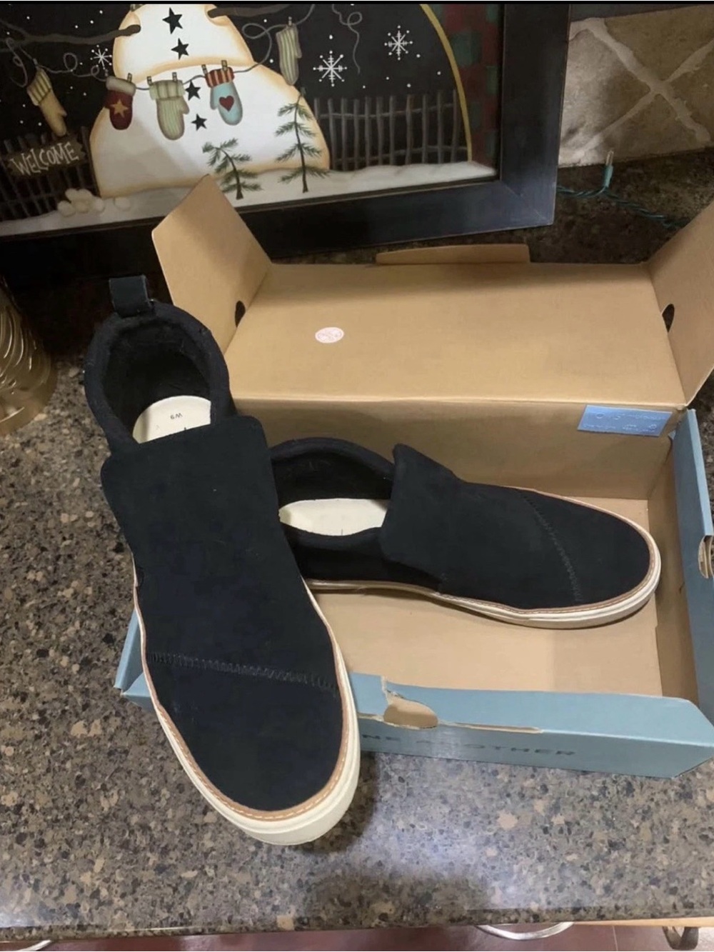 TOMS Women's Black Suede Slip-On Comfort Shoes Booties. Womens 9
